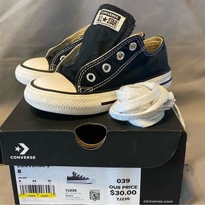 Converse toddler Sz 8 black with laces.